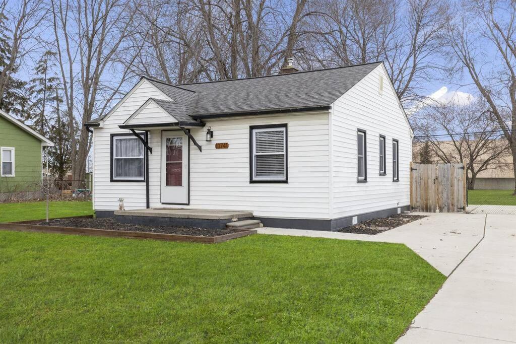 Great Location! Cozy Home With Huge Backyard Warren Exterior photo