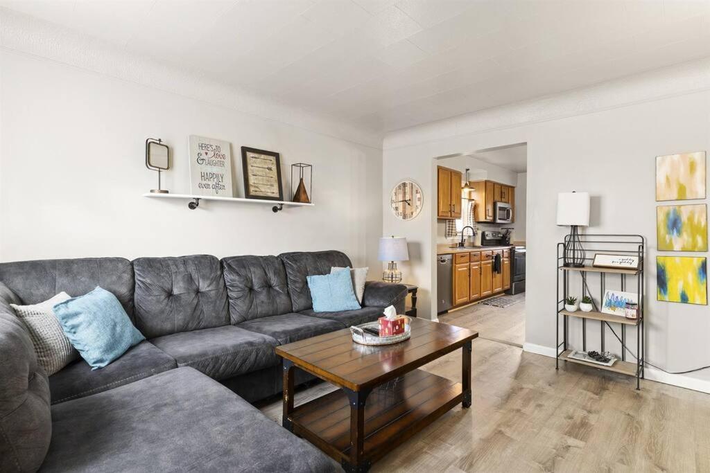 Great Location! Cozy Home With Huge Backyard Warren Exterior photo