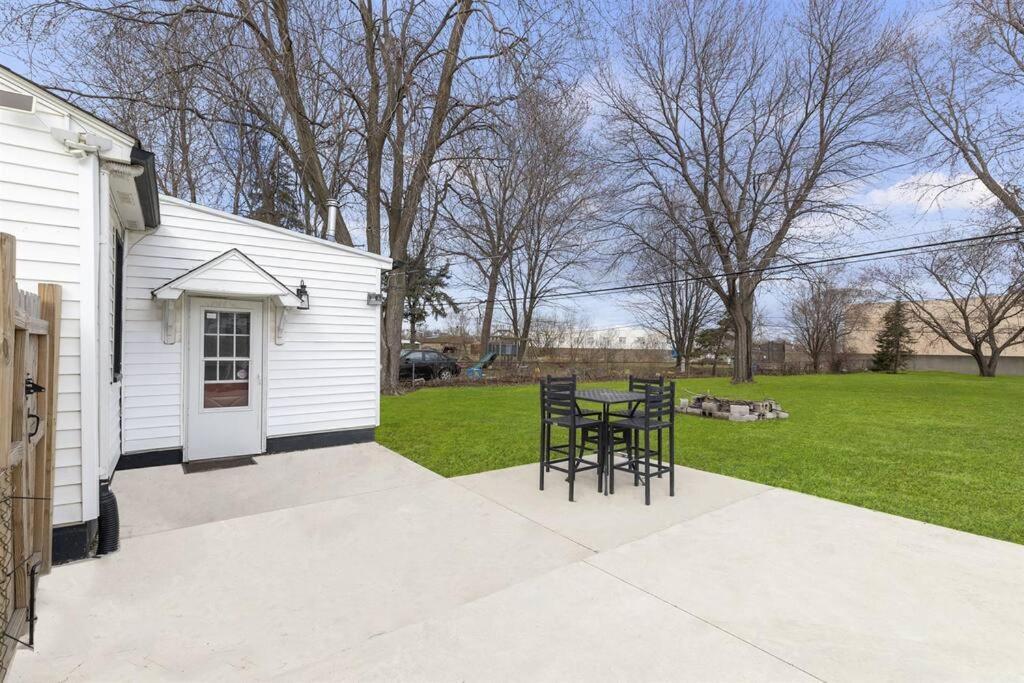 Great Location! Cozy Home With Huge Backyard Warren Exterior photo