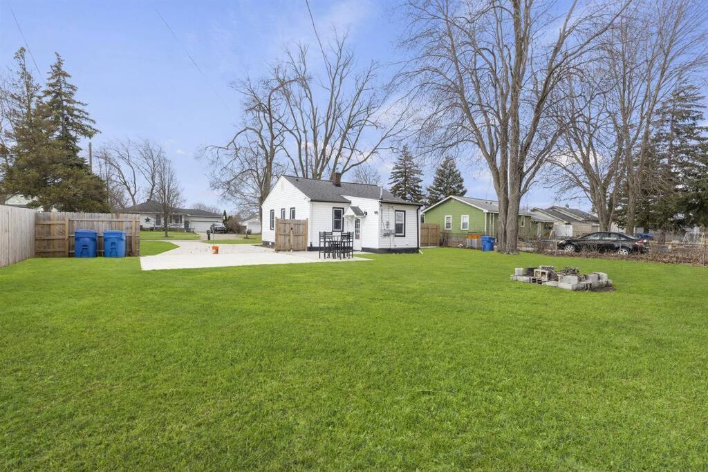 Great Location! Cozy Home With Huge Backyard Warren Exterior photo